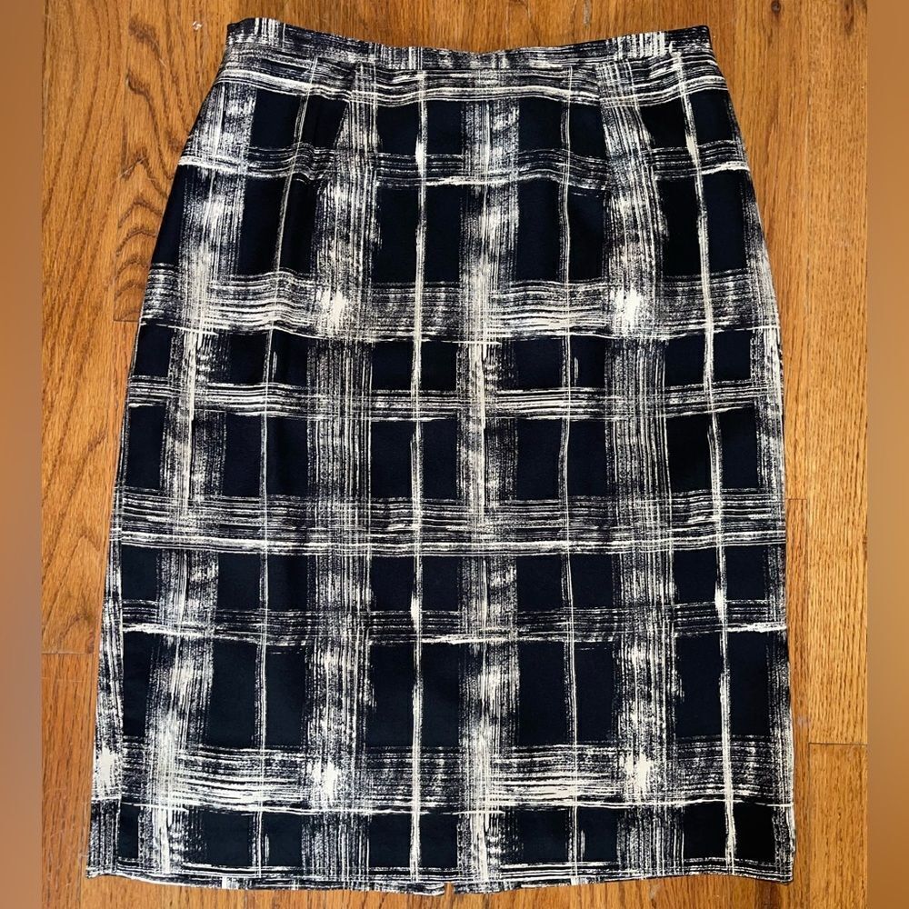 Elegant Silk Black and White Plaid Skirt Size 8